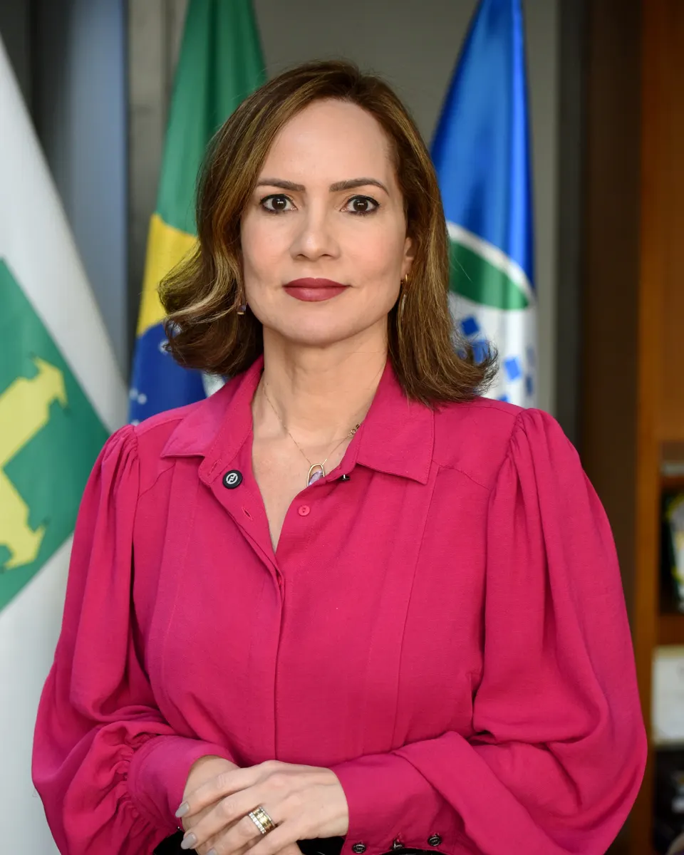 Ana Cristina Viana Silveira, presidente do INSS, em retrato oficial de blazer escuro
