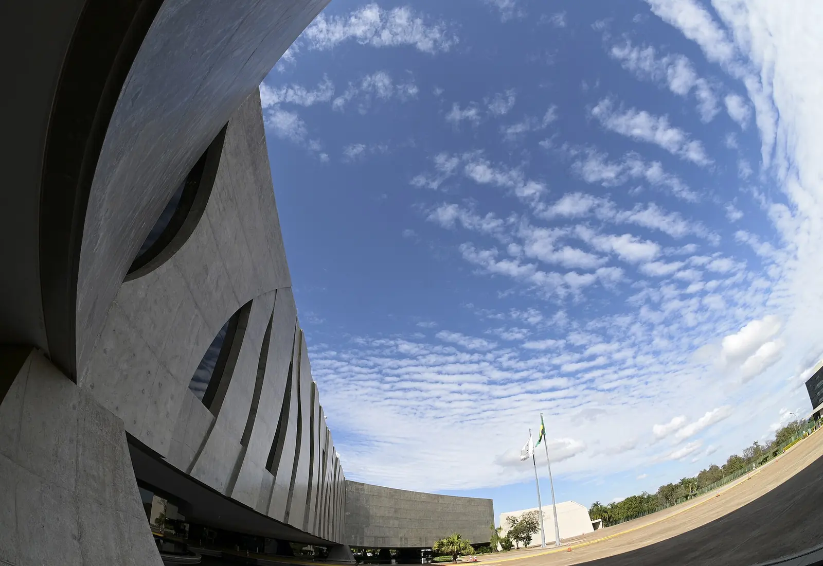 Fachada do edifício sede do Superior Tribunal de Justiça, em Brasília